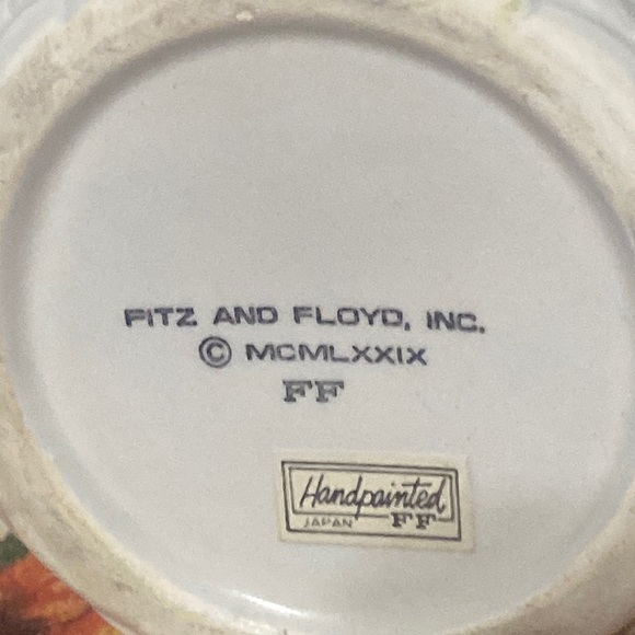 Fitz cup🐰& Terra🕯holder & 3 small =2 are ornaments 🐇 - Picture 9 of 14